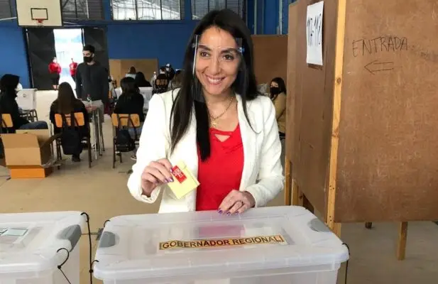 Cristina Bravo gana las primarias en la oposición y se convierte en la candidata a gobernadora regional del Maule