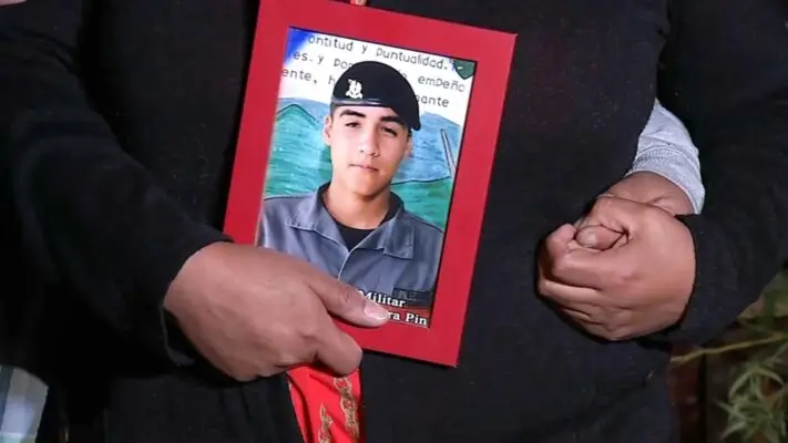 Madre de joven muerto en colegio: "Este era el retorno seguro. Entró a clases y volvió muerto"