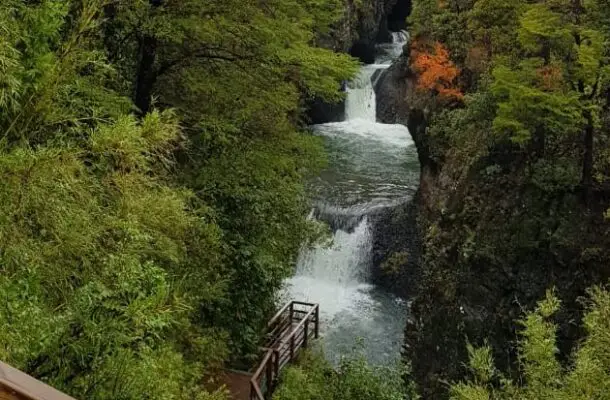 Conaf y Seremi de Agricultura evalúan aumentar aforo en Parque Nacional Radal Siete Tazas