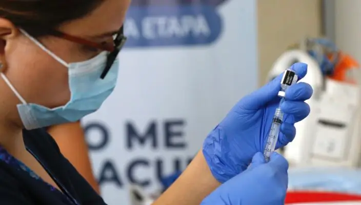 Funcionarios de salud son citados a declarar por robo de vacunas en cesfam de Curicó
