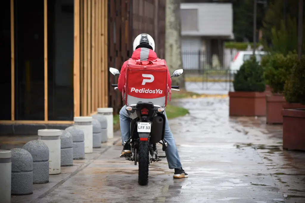 SERNAC demanda a apps de delivery por propinas engañosas