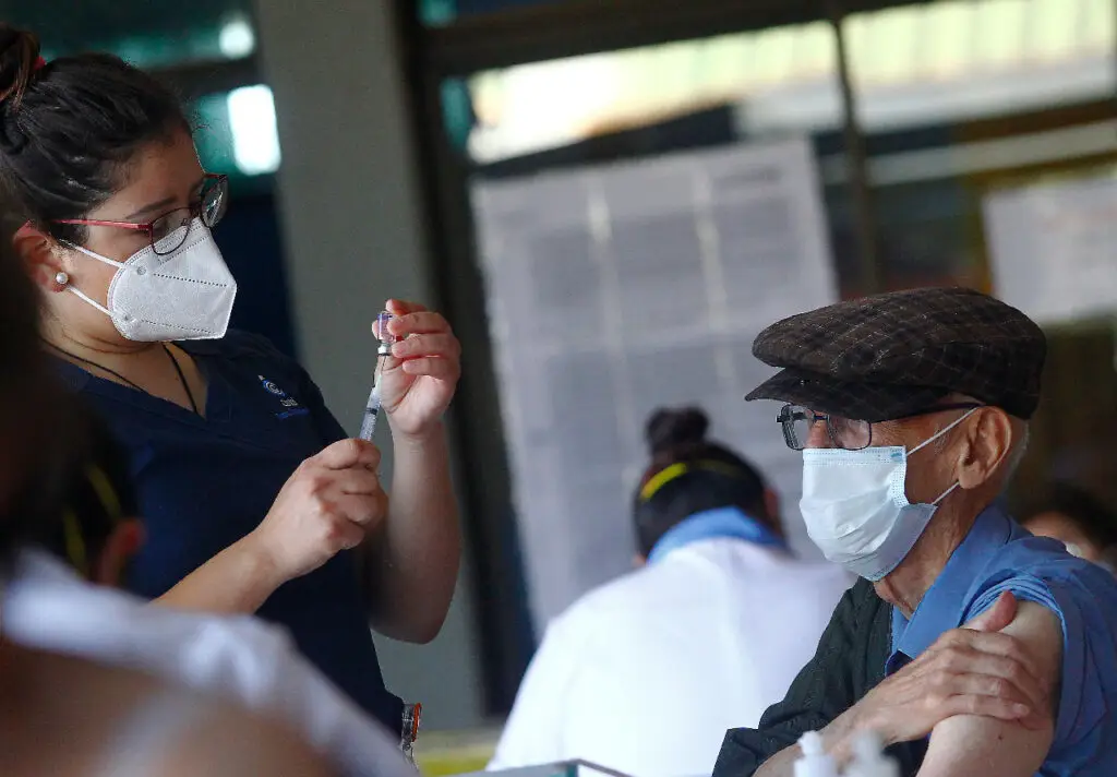 Más de 50 mil personas de Curicó han recibido primera dosis de vacuna contra el Covid-19