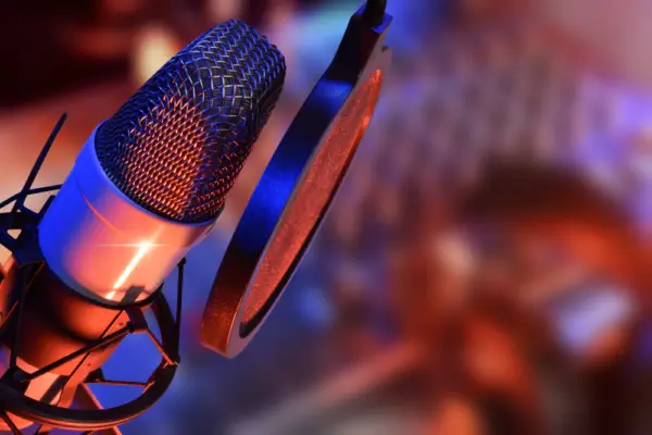 Locutor con discapacidad visual denunció estafa de sujeto que ofrece señales de radio