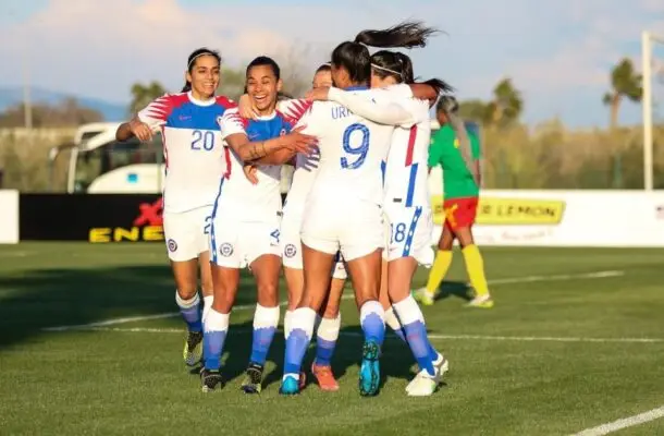 La Roja femenina da el primer golpe y se acerca a Tokio 2021