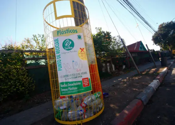 Municipio de Curicó instaló diez nuevos puntos de reciclaje en la comuna