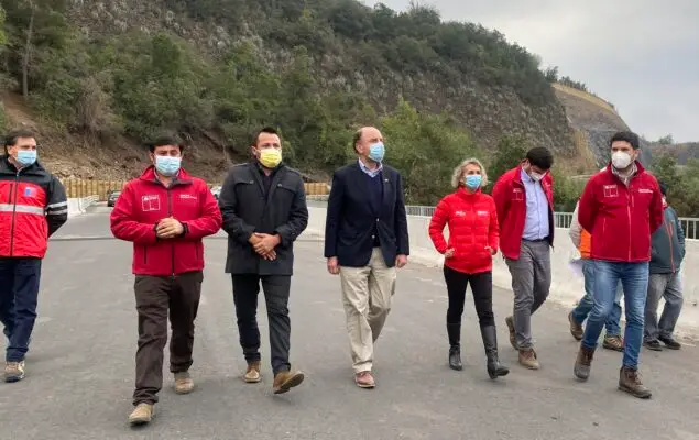 Ministro de Obras Públicas visitó proyecto de pavimentación en Molina hacia Radal Siete Tazas