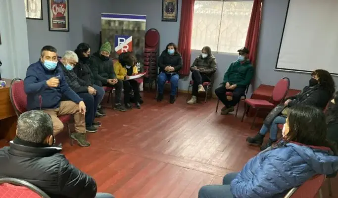 Feriantes de Talca excluidos de bono del gobierno se reunieron con diputado Alexis Sepúlveda para buscar solución