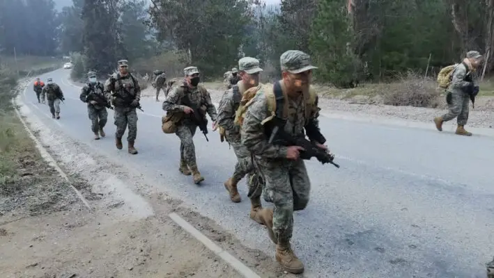 Ejército rinde homenaje a soldados de La Concepción con caminata Llico-Licantén y ofrenda floral en Curicó