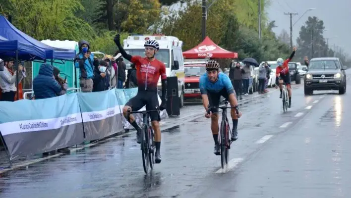 Jacob Decar se quedó con la Open 3era fecha de la Asociación de Ciclismo