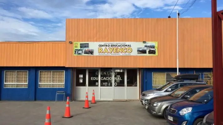 Colegio Rayenco de Romeral confirmó dos casos de Covid-19 y clases seguirán de forma online