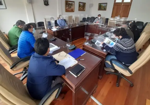 Vecinos de Isla de Marchant analizan problemas viales y de agua potable con Municipio de Curicó