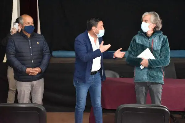 Representantes de la comunidad de Sagrada Familia se reunieron con constituyente Christian Viera