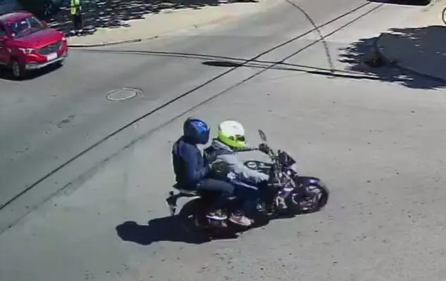 PDI de Curicó busca a sujetos movilizados en moto que asaltaron a conductor
