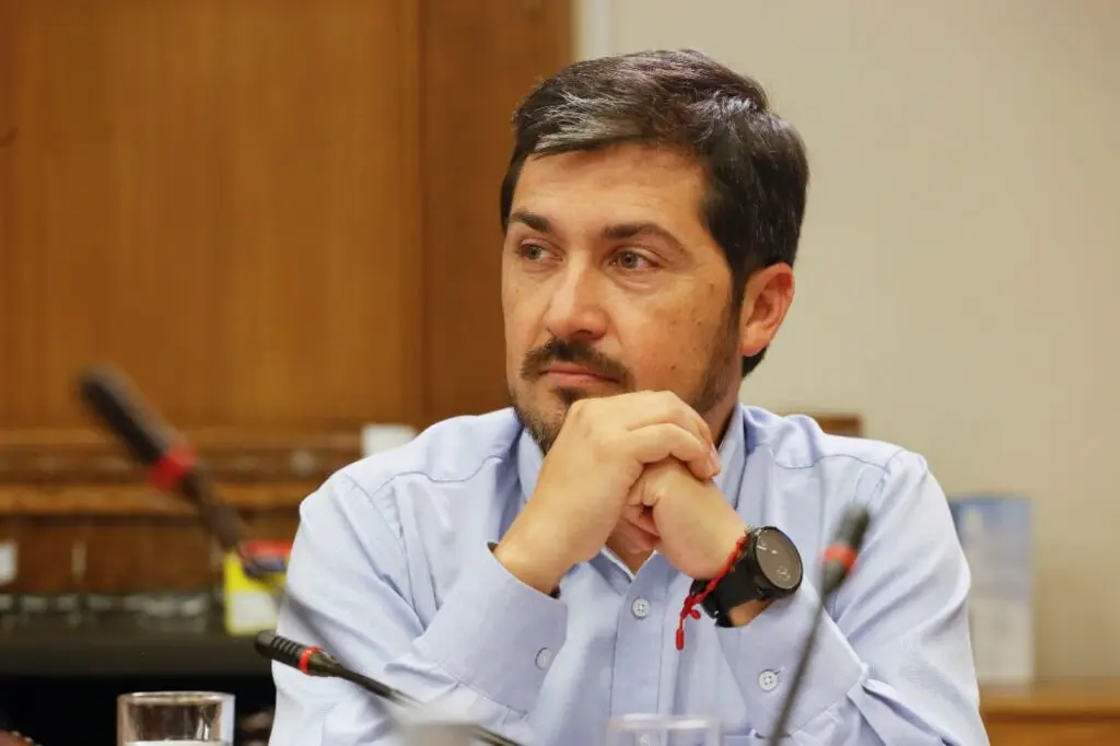 Diputado Hugo Rey llamó al Estado a cumplir fallo por deuda histórica a profesores