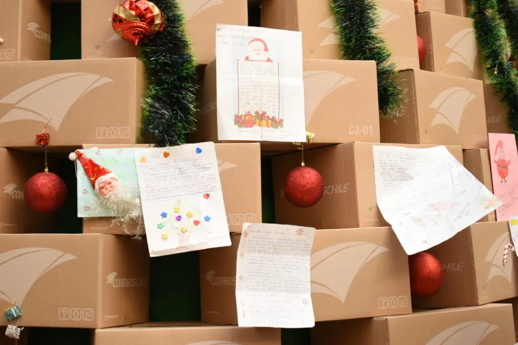 CorreosChile extiende campaña para apadrinar a niños en Navidad hasta el 30 de diciembre