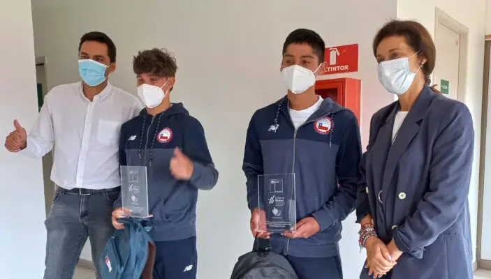 Deportistas fueron recibidos por autoridades maulinas tras su participación en los Panamericanos Junior