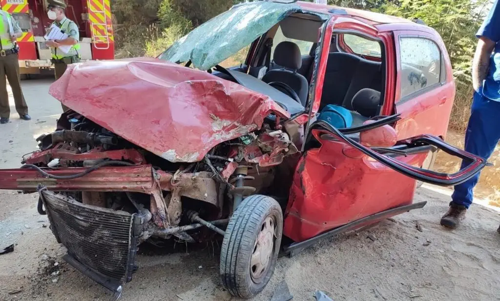 Conductor resultó herido grave tras choque en sector La Quirigua de Vichuquén