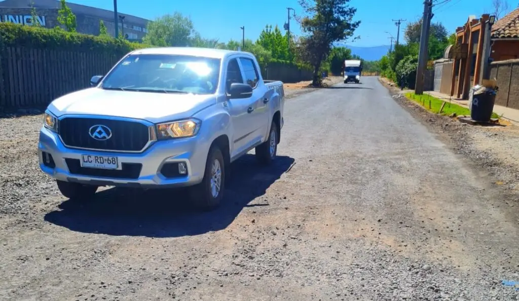 Dirección de Vialidad inició pavimentación de callejón Los Pinos en sector Zapallar de Curicó