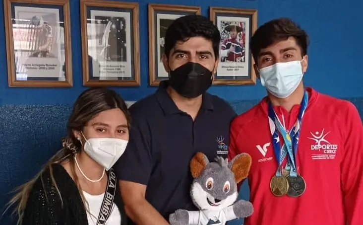 Representantes curicanos en los Juegos Binacionales visitaron la Corporación de Deportes