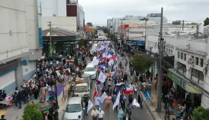Mujeres adherentes de José Antonio Kast se reunieron en una movilización en Talca