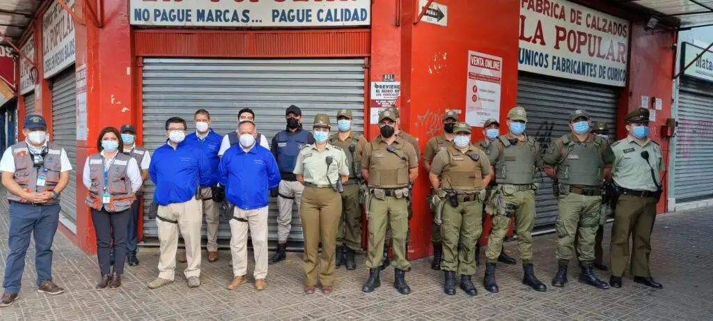 Carabineros y Seguridad Pública de Curicó realizan copamiento en calle Peña para erradicar comercio ilegal