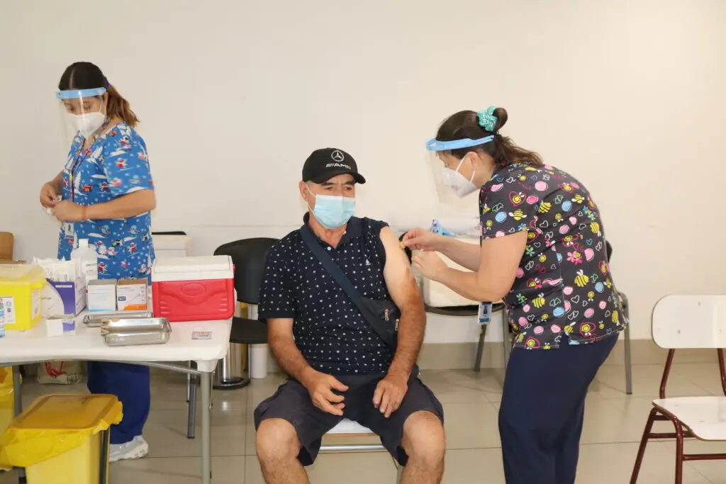 Curicanos respondieron a la vacunación en jornada sabatina