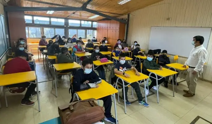 Escuelas y Liceo Bicentenario de Sagrada Familia iniciaron año escolar con clases presenciales