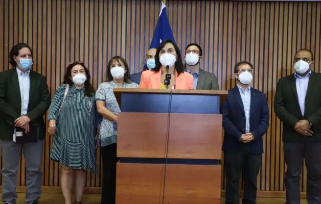 Ministra Siches aseguró que el Gobierno seguirá buscando el diálogo tras disparos en visita a Ercilla