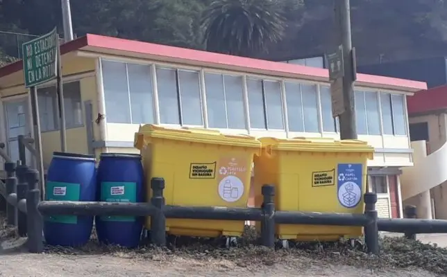Municipio de Vichuquén instaló contenedores en punto de reciclaje en Llico