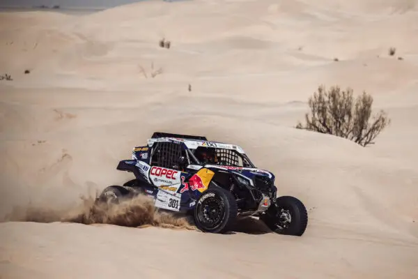 "Chaleco" López ocupó el segundo lugar en su estreno en el  Abu Dhabi Desert Challenge
