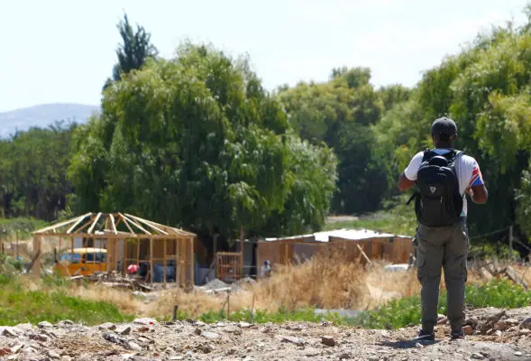 Municipio solicita resguardo policial para operativo que busca demoler viviendas de la toma Dragones Sur