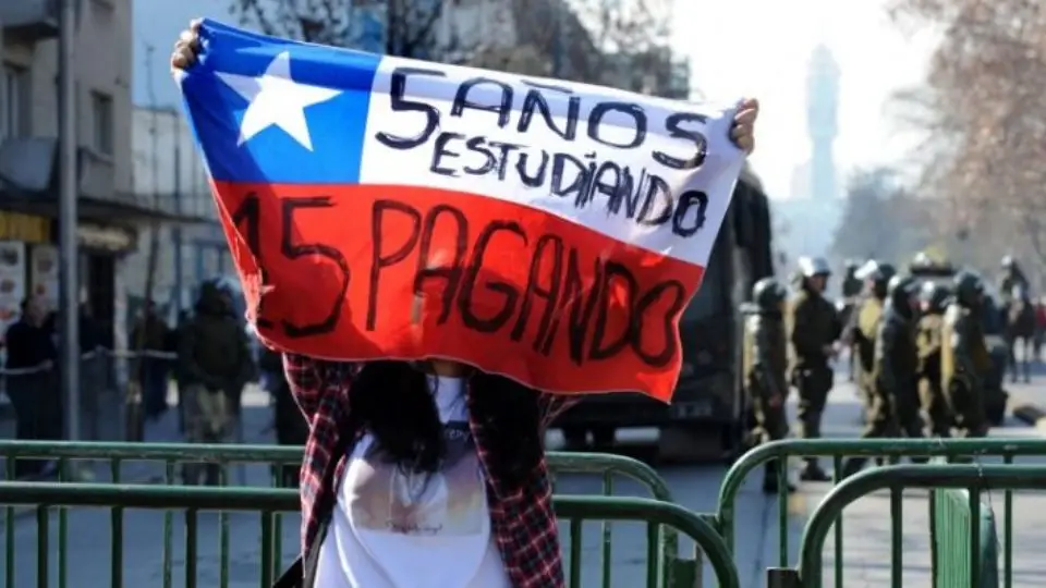 Ministro de Educación anunció intención de terminar con el CAE y condonar deudas a estudiantes