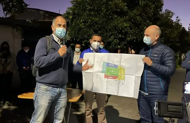 Autoridades coordinan demolición de supermercado Líder incendiado en Curicó y comunidad presenta sus inquietudes