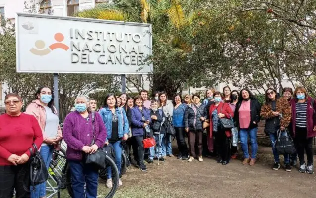 Municipio de Hualañé realizó operativo de mamografías en Santiago para vecinas de la comuna
