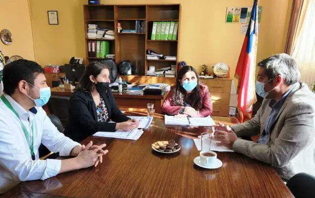 Municipio de Hualañé recibió a seremi de Educación para tratar sobre necesidades en establecimientos escolares