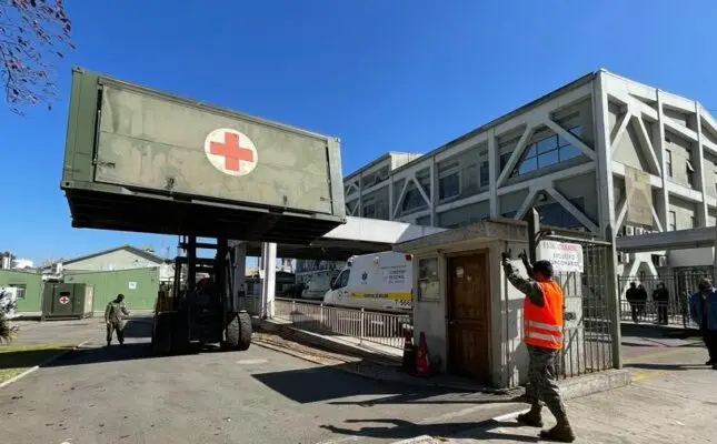 Ejército retira módulos desde el Hospital de Curicó y se registra colapso de camas