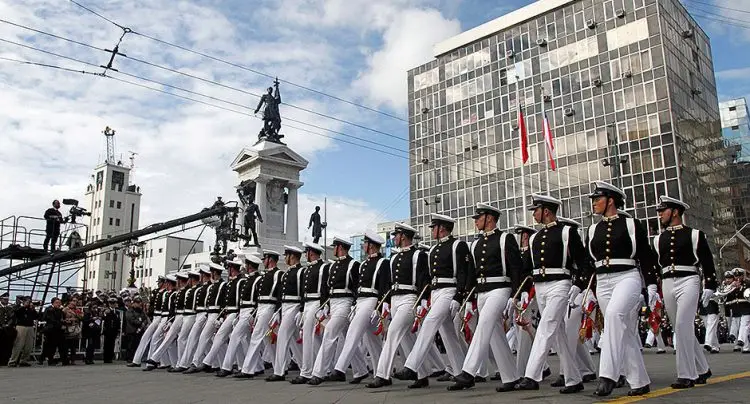 Vuelve desfile del 21 de mayo en Valparaíso con participación de más de dos mil uniformados