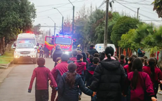 Municipio y organismos de Romeral realizaron simulacro de incendio en la Escuela Ramón Freire