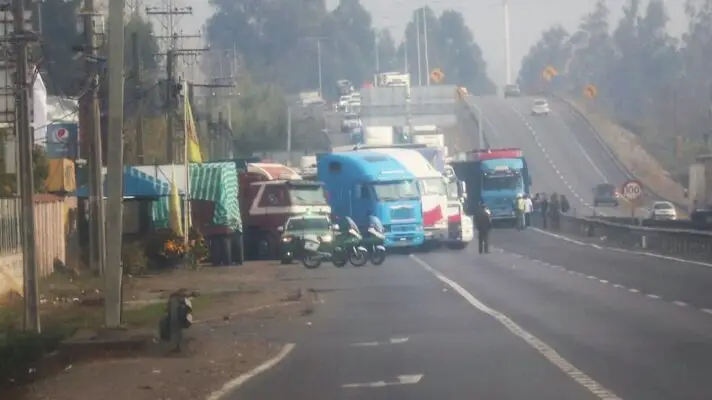 Camioneros provocaron kilométrica congestión frente a Curicó