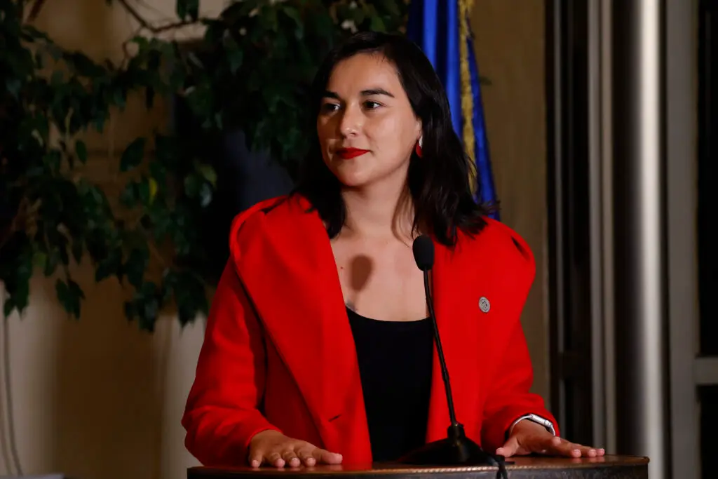 Ministra Izkia Siches anuncia que trabajan en una nueva ley de amnistía a presos del estallido