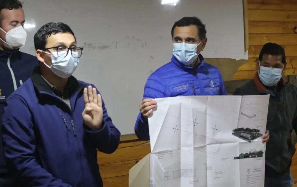 Alcalde de Curicó anunció mejoras en recinto donde funciona feria popular en la Villa Doña Carmen II de Sarmiento