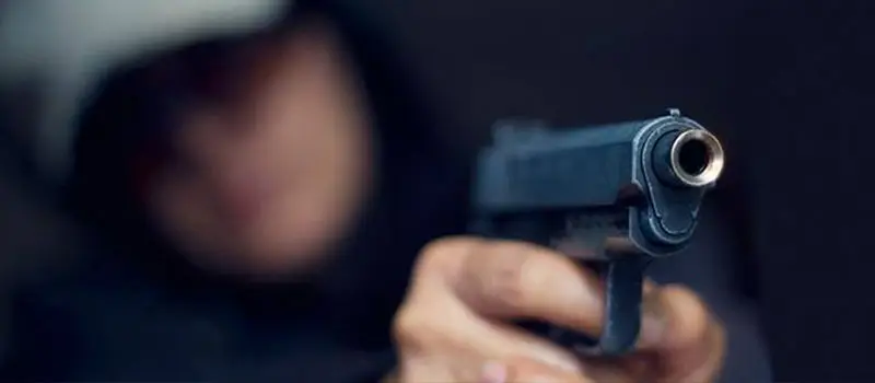 Hombre armado asaltó servicentro Shell de Santa Fe
