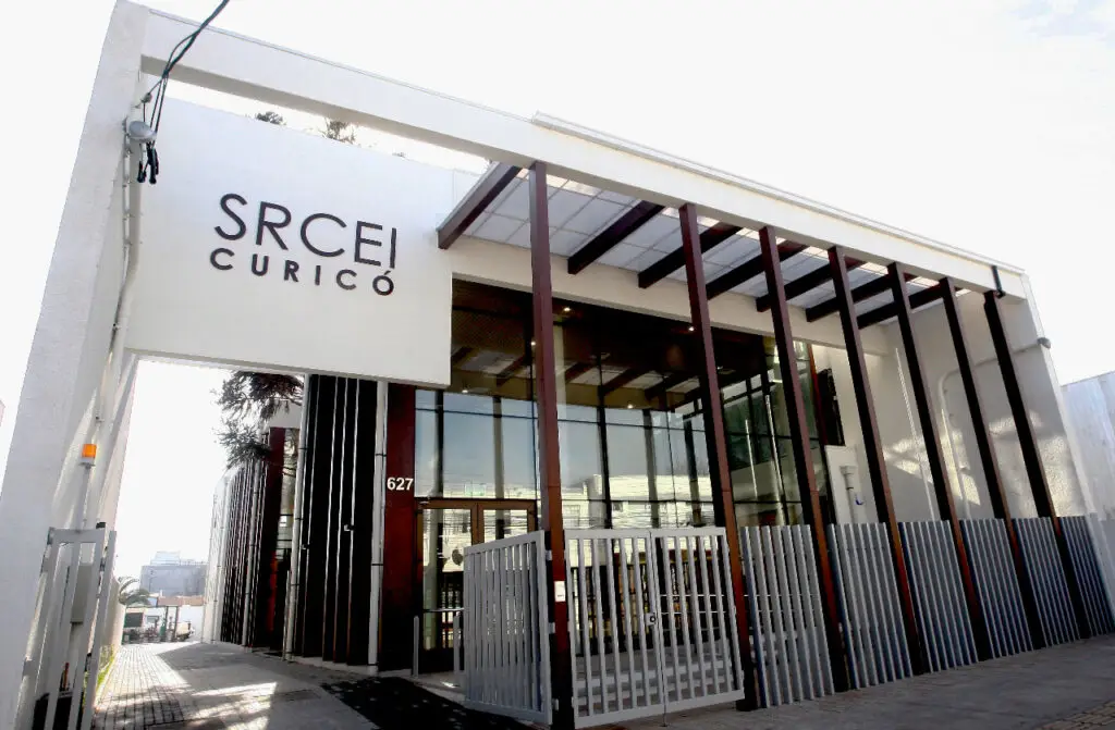 Vecino de Curicó denuncia al Registro Civil por demora en la activación de su cédula de identidad y riesgo de perder crédito bancario