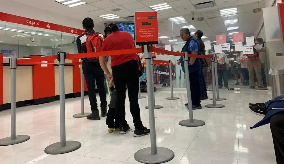 Hurtan millonaria suma a cliente bancario en servicentro Copec