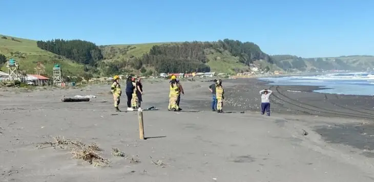 Rescatan con vida joven que se lanzó al mar en el sector de Lipimávida