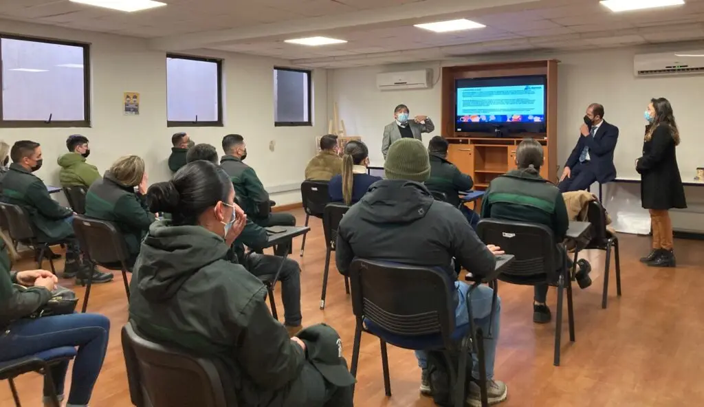 Defensoría Penal y Gendarmería dialogaron sobre defensa de géneros, población LGBTIQ+ y dignidad de las personas