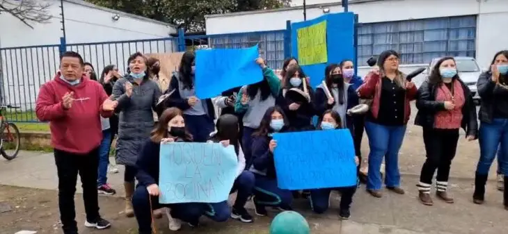 Apoderados exigen que profesores retomen las clases en el Politécnico Juan Terrier