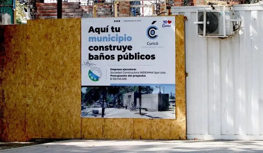 Municipio considera una “falta de respeto” abandono de empresa en construcción de baños públicos