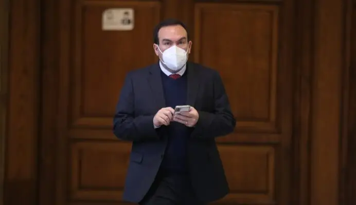 Diputado Felipe Donoso acusa al Gobierno de crear bases de datos desde entrega de textos de la nueva Constitución