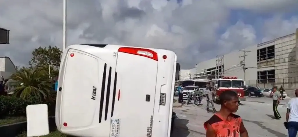 Curicano sobrevive a volcamiento de bus que costó la vida a dos personas en República Dominicana